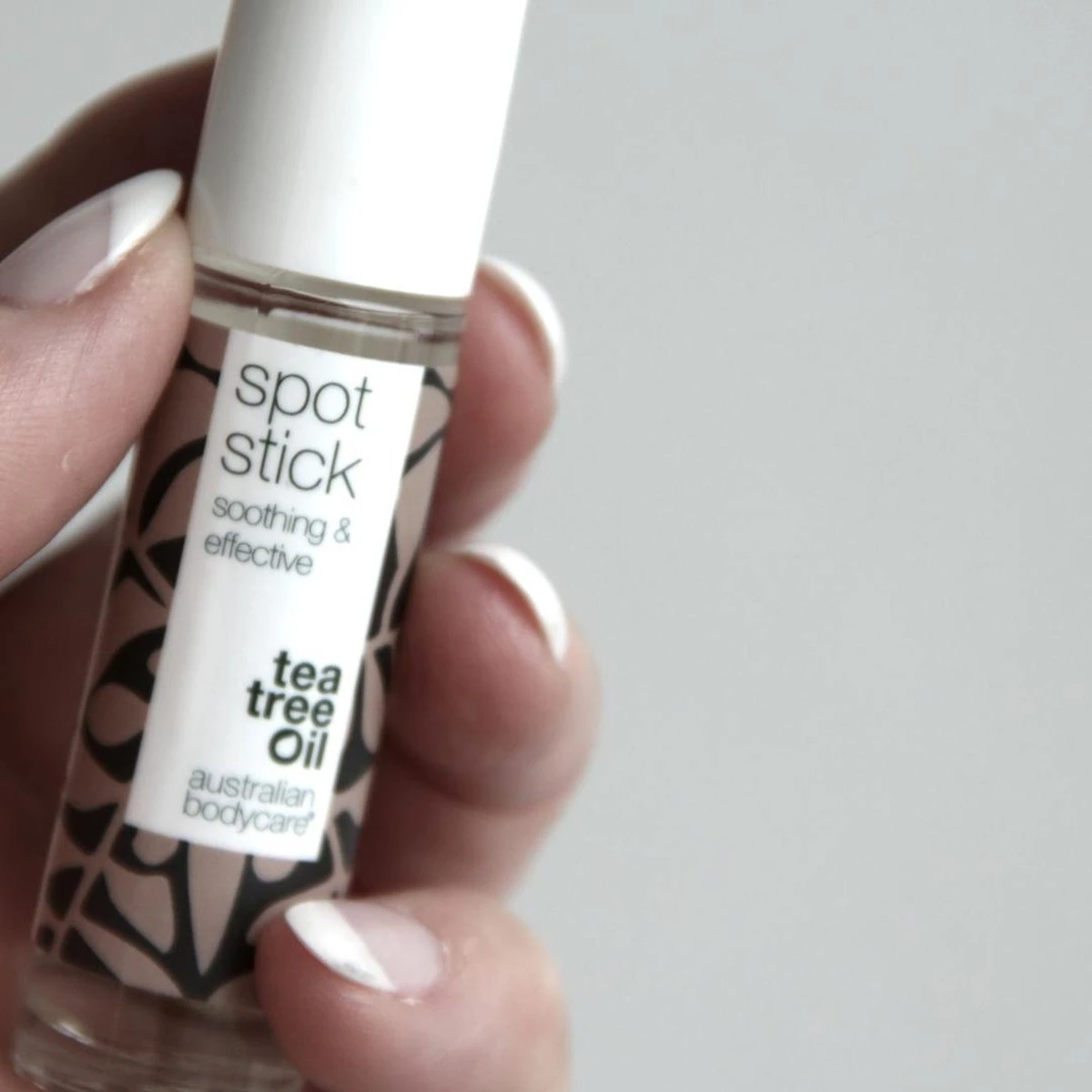 Australian Bodycare Tea Tree Olie Stick - Tea Tree Stick Tegen Onzuiverheden Voor Vlekjes, Puistjes En Een Vette, Acne-gevoelige Huid Met Australische Tea Tree Olie Van Hoge Kwaliteit (goedgekeurd Door Farmaceuten), 3 X 9 Ml. 7 Australian Bodycare Tea Tree Olie Stick - Tea Tree Stick Tegen Onzuiverheden Voor Vlekjes, Puistjes En Een Vette, Acne-gevoelige Huid Met Australische Tea Tree Olie Van Hoge Kwaliteit (goedgekeurd Door Farmaceuten), 3 X 9 Ml. - Afbeelding 7