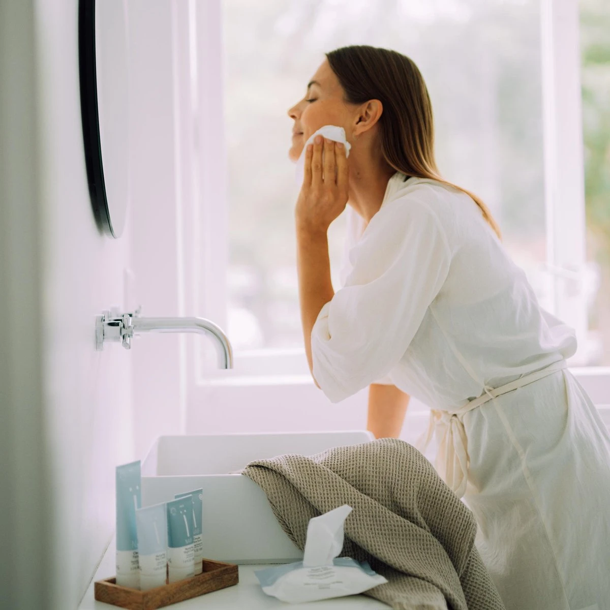 Naïf Plasticvrije Reinigende Gezichtsdoekjes - Parfumvrije Gezichtsreiniging - 25 Stuks X 3 - Met Natuurlijke Ingrediënten 2 Naïf Plasticvrije Reinigende Gezichtsdoekjes - Parfumvrije Gezichtsreiniging - 25 Stuks X 3 - Met Natuurlijke Ingrediënten - Afbeelding 2