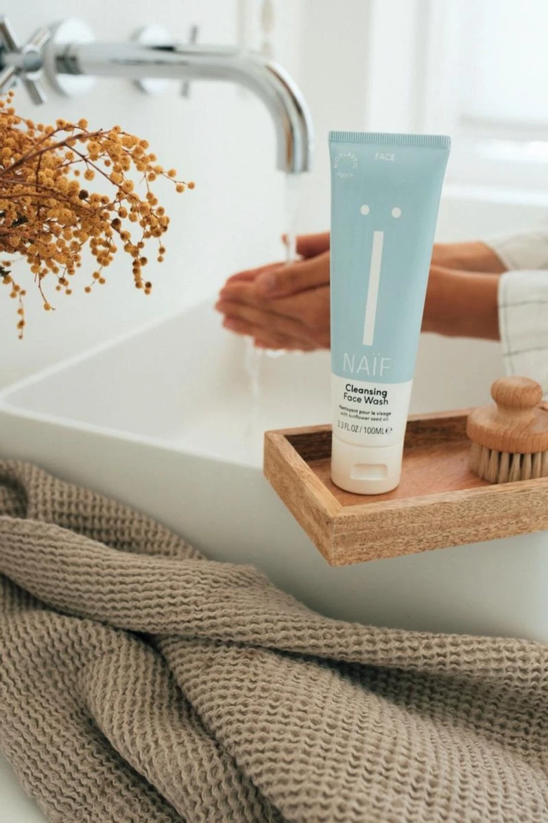 Naïf Gezichtsverzorging Set – 4 Stuks - Voordeelverpakking - Met Natuurlijke Ingrediënten 2 Naïf Gezichtsverzorging Set – 4 Stuks - Voordeelverpakking - Met Natuurlijke Ingrediënten - Afbeelding 2