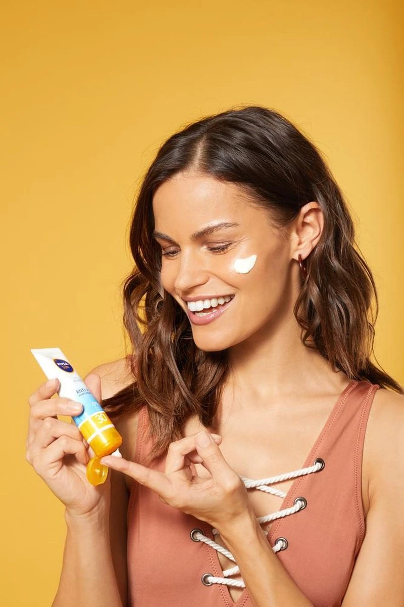 Nivea Sun UV Anti-Age En Anti-Pigment Gezicht Zonnebrand SPF 30 50 Ml 3 Nivea Sun UV Anti-Age En Anti-Pigment Gezicht Zonnebrand SPF 30 50 Ml - Afbeelding 3