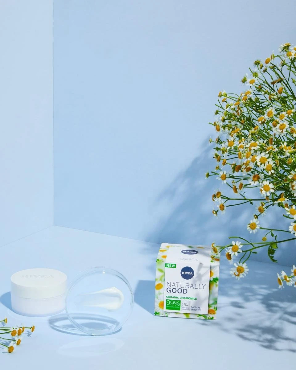 Nivea Naturally Good Dagcrème Gevoelige Huid - 50 Ml - Met Bio Kamille 2 Nivea Naturally Good Dagcrème Gevoelige Huid - 50 Ml - Met Bio Kamille - Afbeelding 2